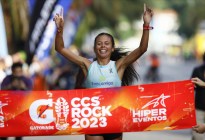 Atleta Bancamiga Joselyn Brea en los más alto del podio de Caracas Rock