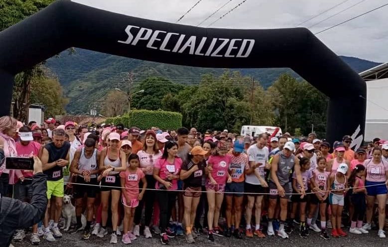 Merideños participaron masivamente en la Caminata Rosa 5K de Camiula