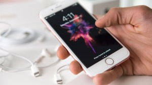 Apple enfrenta demanda multimillonaria en Reino Unido por baterías defectuosas en iPhone