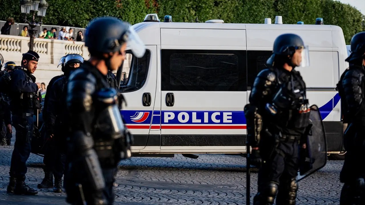 Atacante islamista mató a cuchillazos a profesor e hirió a dos personas en un liceo francés