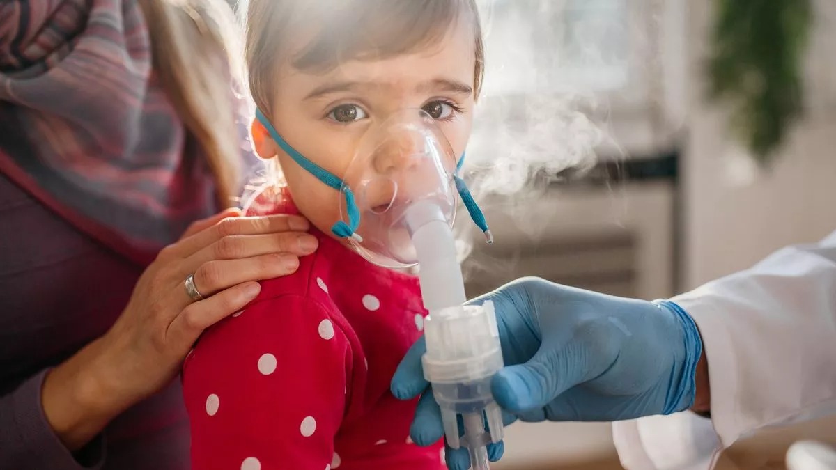 “Síndrome del pulmón blanco”: Ola misteriosa de neumonía afecta a 142 niños en EEUU