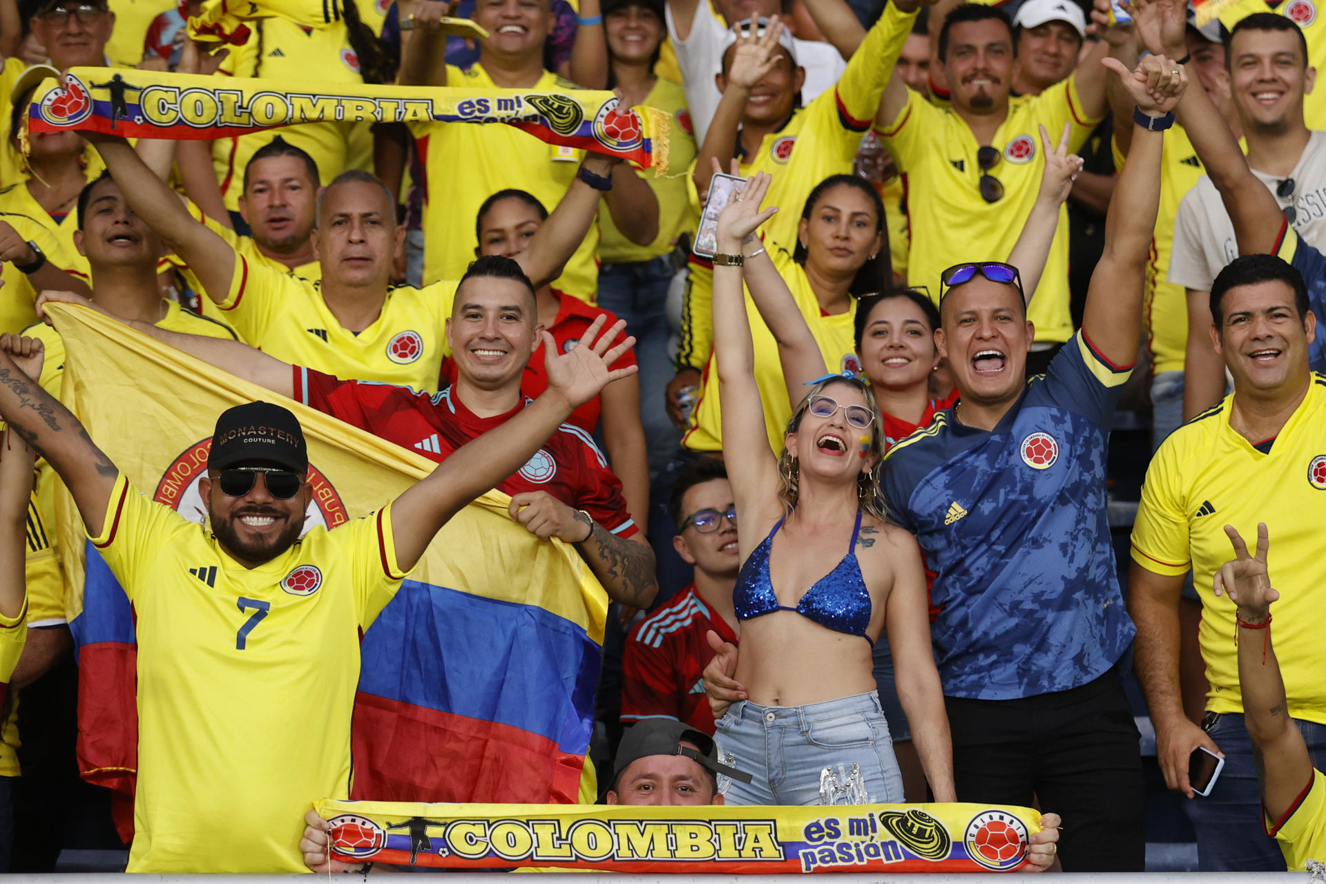 El Metropolitano gritó al unísono “¡fuera, Petro!”, antes de iniciar el partido entre Colombia y Brasil (VIDEO)