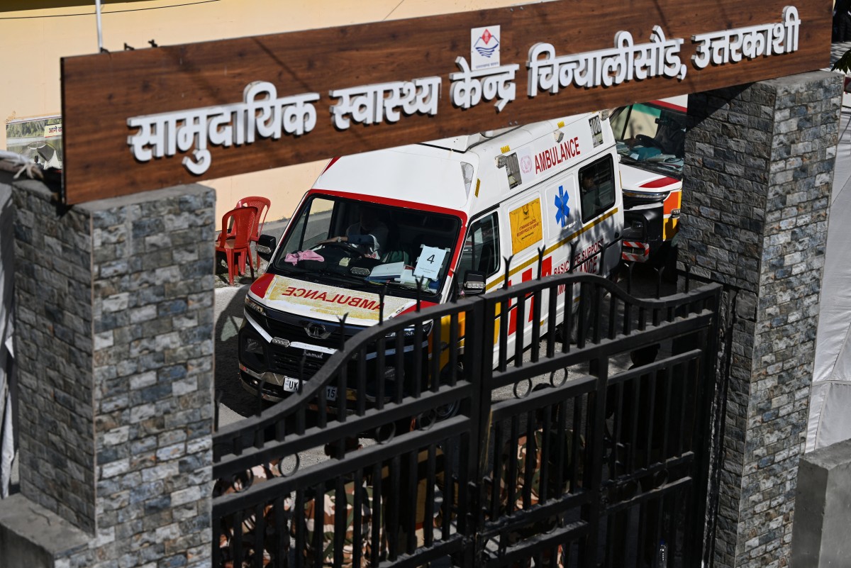 Los 41 obreros de la India se someten a un chequeo en el hospital tras rescate de 17 días