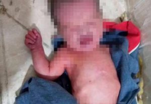 Hallaron a un bebé recién nacido abandonado en plena vía pública en Naguanagua