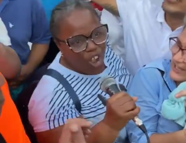 Maestra se negó cuando le exigieron cantarle “cumpleaños feliz” a Maduro en su escuela (Video)