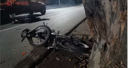 Motorizado falleció en la autopista Francisco Fajardo al caer en una alcantarilla sin tapa