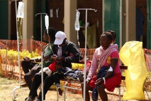 La capital de Zimbabue declara el estado de emergencia por un brote de cólera