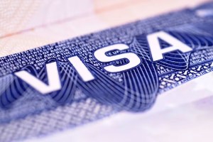 Cobraban miles de dólares por documentos falsificados para otorgar visas y residencias en EEUU