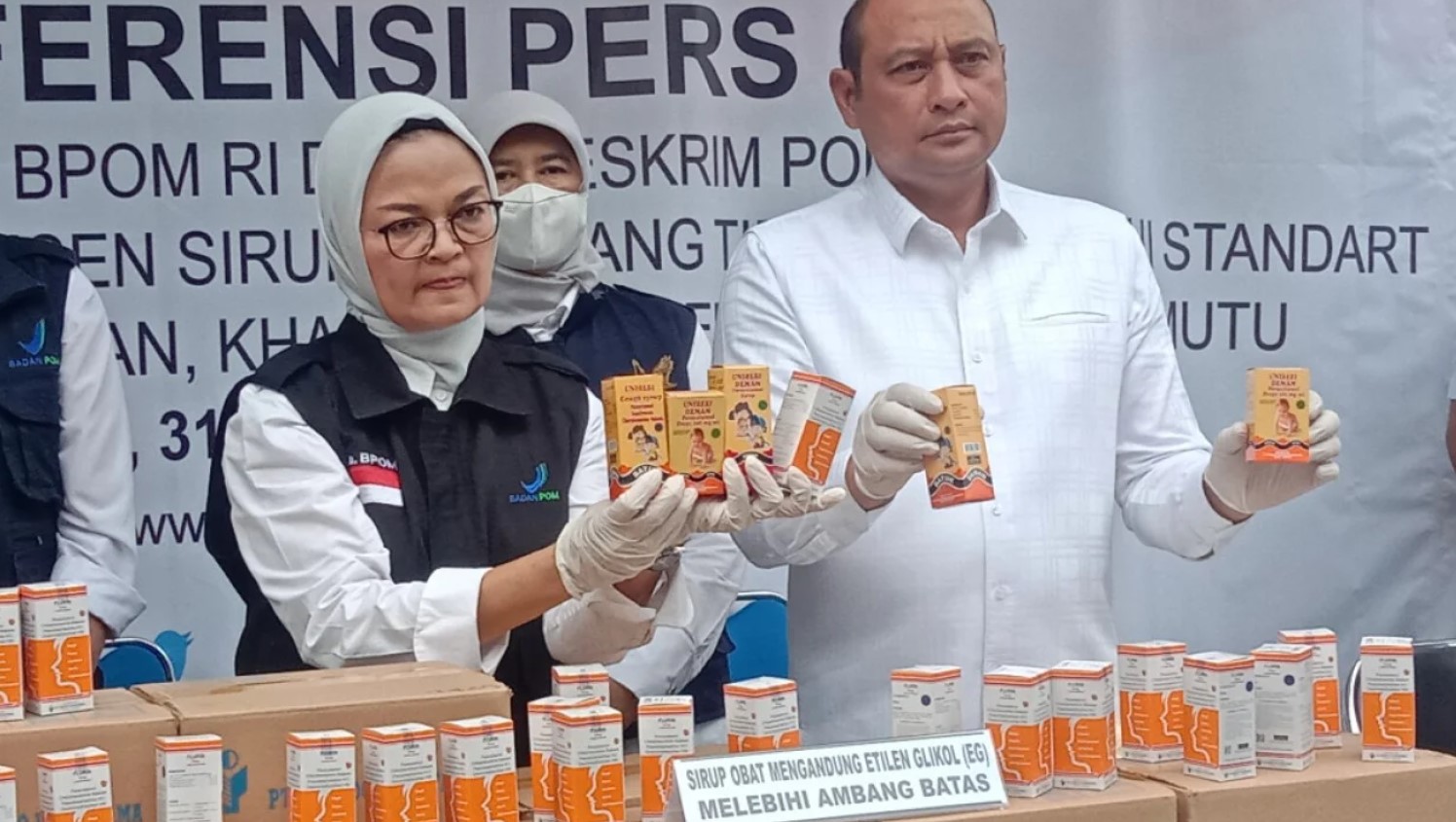 Condenan a dos años de cárcel a ejecutivos de farmacéutica en caso de jarabe para la tos mortal