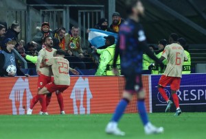 El Sevilla agrava su crisis y se despide de los torneos en Europa