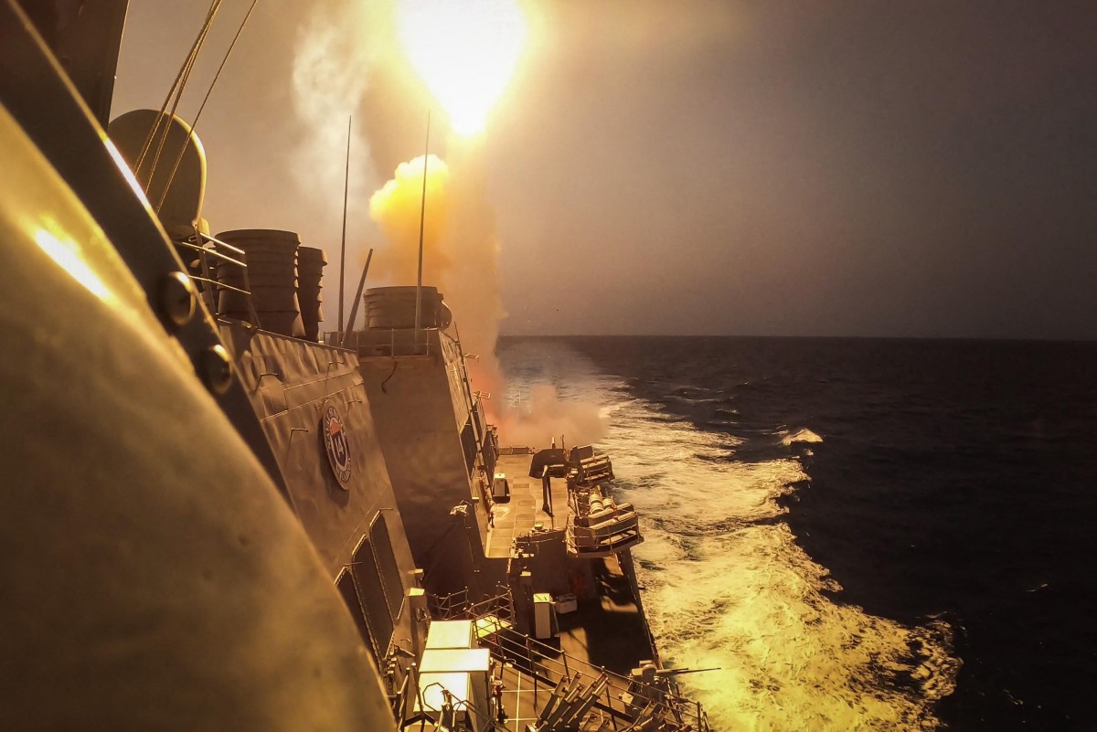 Destructor de EEUU derribó drones tras ataque a buques en el mar Rojo