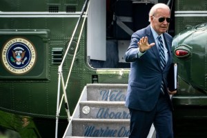 A Biden se le va la cabeza nuevamente: confunde el nombre del helicóptero presidencial y afirma que Reagan se lo prestó