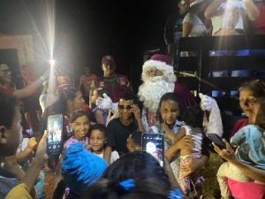Santa en las Calles regaló sonrisas a personas vulnerables en Cumaná