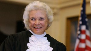 Murió a los 93 años la jueza Sandra Day O’Connor, la primera mujer en la Corte Suprema de EEUU