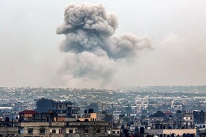 Israel sigue bombardeando Gaza tras anunciar que la guerra continuará en 2024