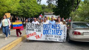 Maestros en Sucre exigen sueldos dignos, mejores condiciones de trabajo y la liberación del profesor Robert Franco