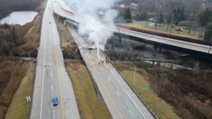 Pánico en Ohio: camión cisterna que transportaba miles de litros de diésel explotó y dejó un muerto