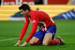 Álvaro Morata sufrió “un traumatismo con torsión de rodilla”