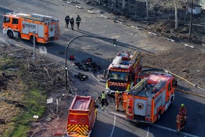 Cuatro muertos y catorce desaparecidos en un voraz incendio de un edificio en España