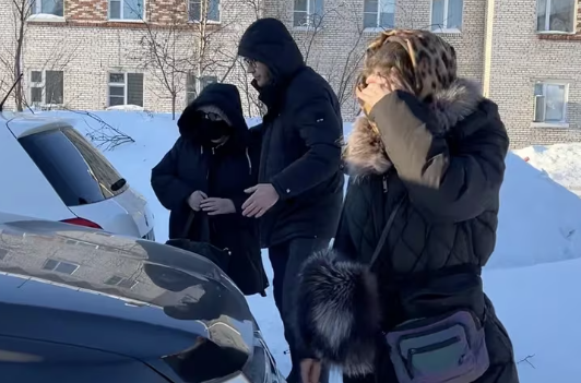 La madre de Navalni llega a la prisión ártica donde murió el líder opositor ruso