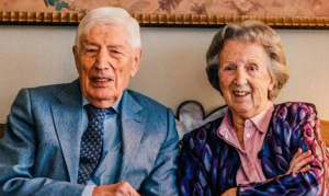 Juntos hasta en la muerte: el ex primer ministro holandés fallece de la mano de su esposa en una eutanasia conjunta