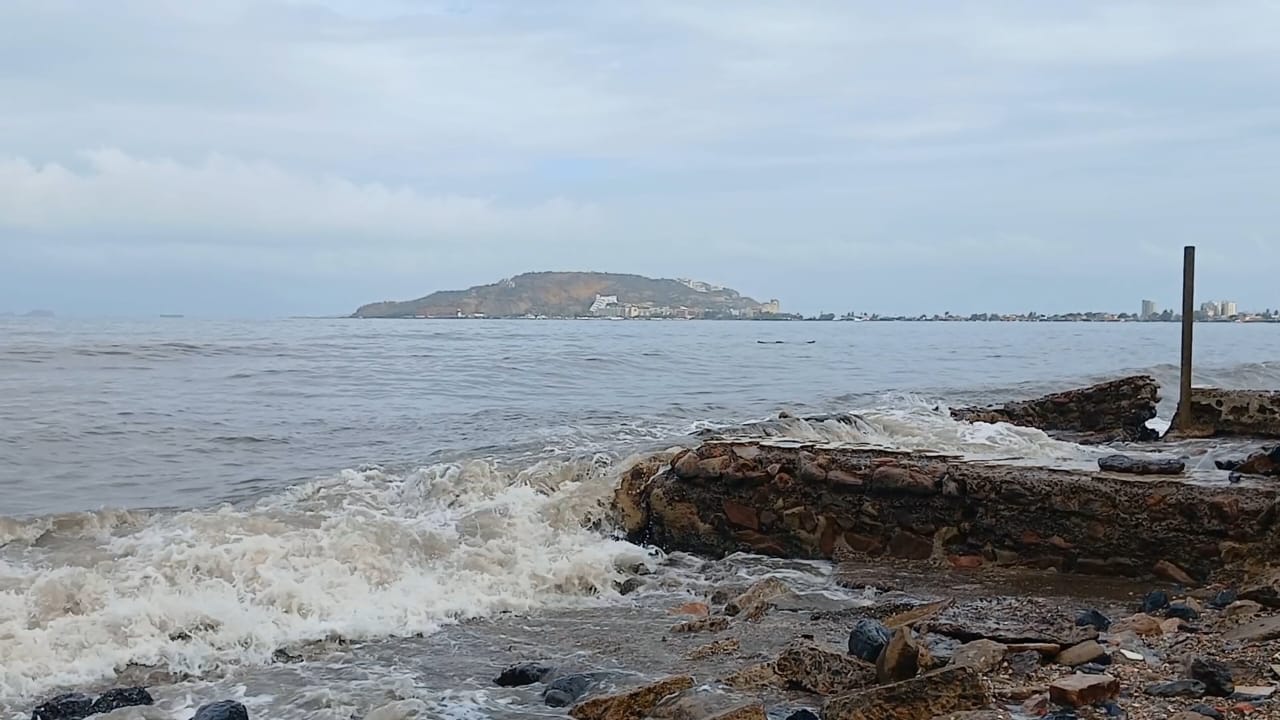 Alertan sobre mar de fondo en las costas de Anzoátegui