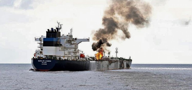 Marina británica informa de ataque hutí que causó incendio en un buque al sureste de Adén