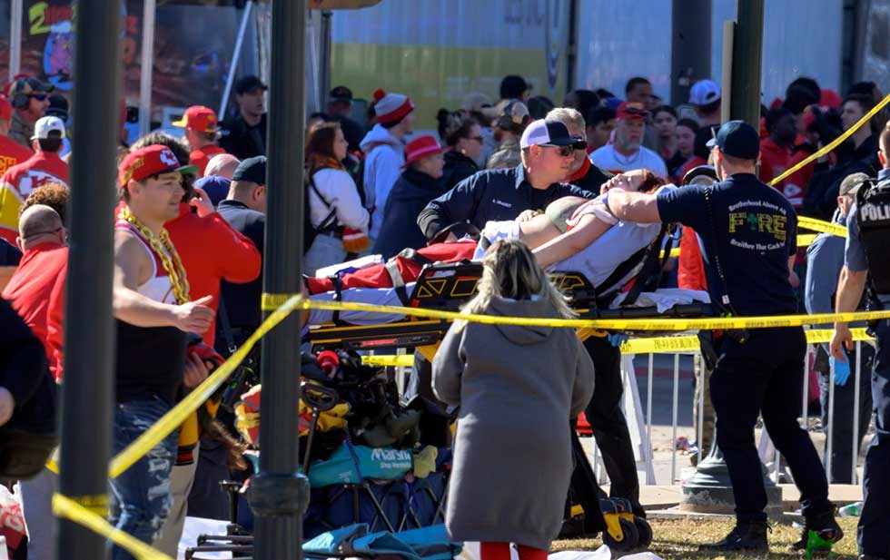 Un muerto y más de 10 heridos: Tiroteo empaña caravana de celebración de los Chiefs en Kansas City