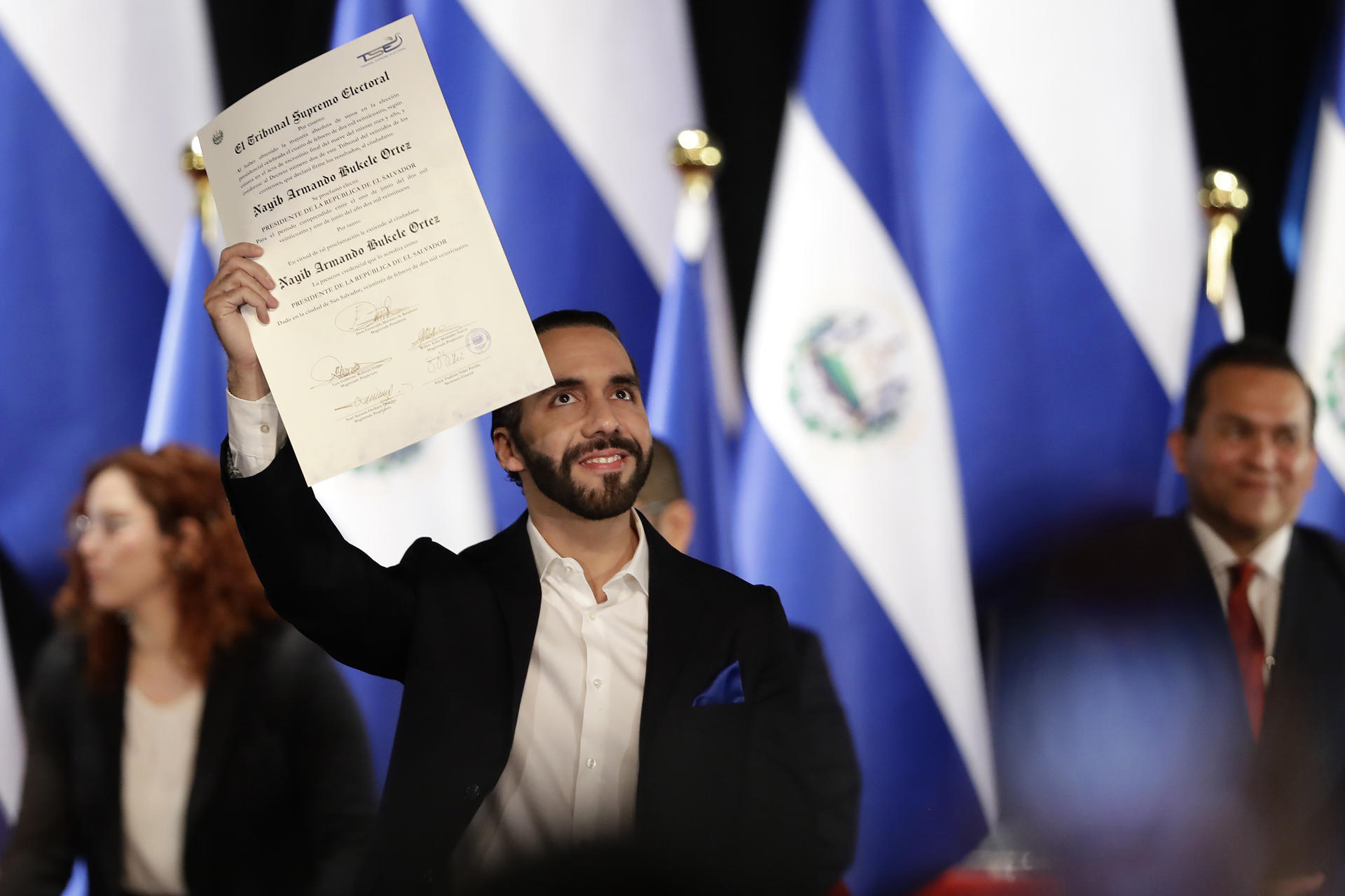 Nayib Bukele recibió la credencial de presidente electo de El Salvador