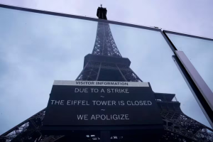 La Torre Eiffel cerró por segundo día consecutivo en medio de una huelga sindical