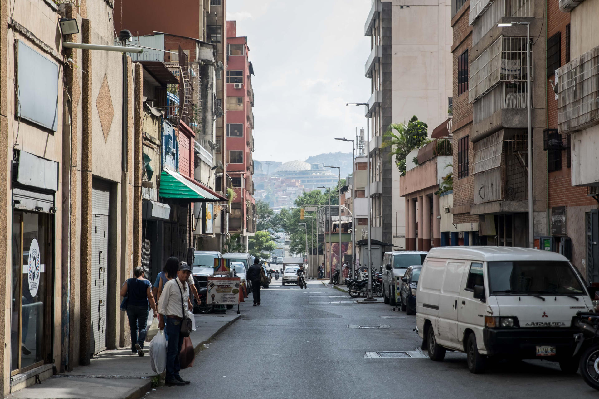 ¿Cuántos venezolanos tienen ingresos mensuales por encima de los mil dólares?