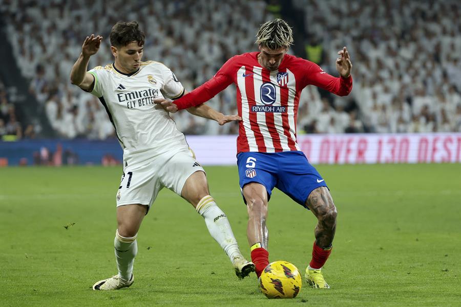 Atlético impidió en los minutos finales la escapada de Real Madrid