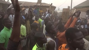 Hombres armados secuestran a más de 200 alumnos de una escuela en Nigeria