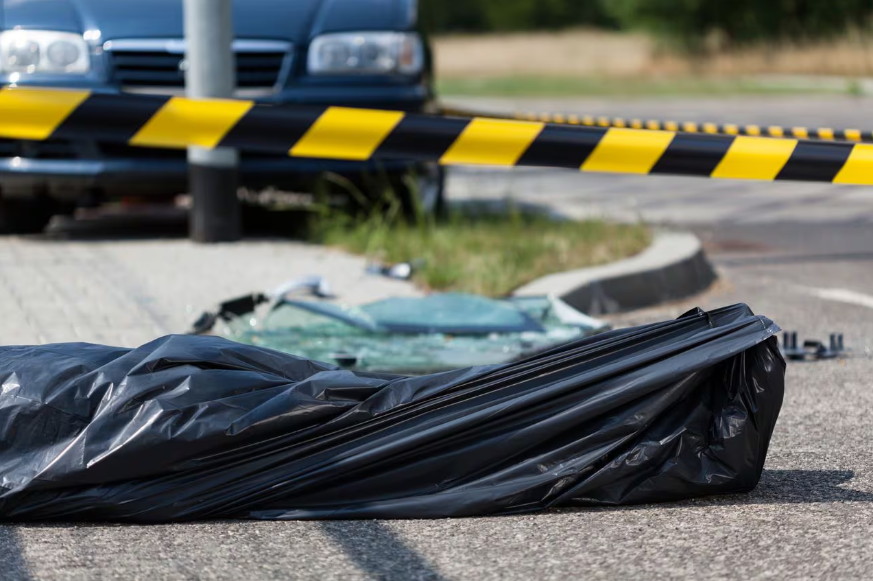 Hallaron cadáver de un hombre en Colombia con letrero que decía “por mirar lo ajeno”