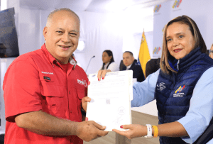 Diosdado Cabello suscribió sin trabas la candidatura de Nicolás Maduro en el CNE (Video)