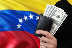 Venezolanos disminuyeron el envío de remesas al país, según datos de Encovi