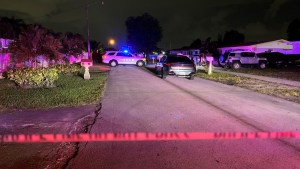 Discusión mortal en Miami: mujer apuñaló múltiples veces al padre de sus hijos tras disputa doméstica