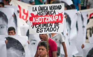Presuntos policías implicados en muerte de joven de Ayotzinapa se entregan en México