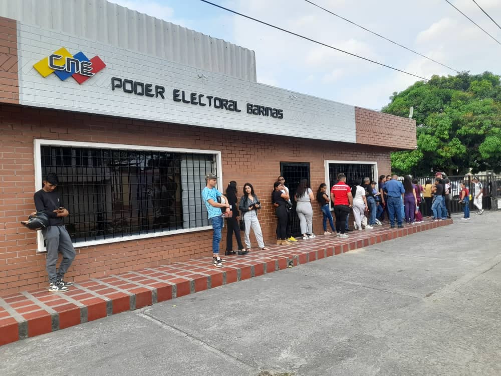 Problemas con captahuellas retrasó inscripción de nuevos votantes en Barinas este #18Mar