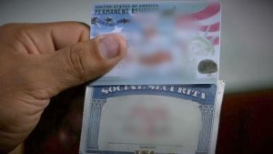 Venden documentos de identidad falsos a venezolanos desesperados por encontrar trabajo en Colorado