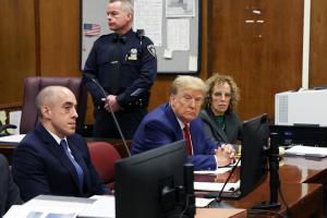 El juicio penal contra Donald Trump por el pagos irregulares a actriz porno comenzará el #15Abr
