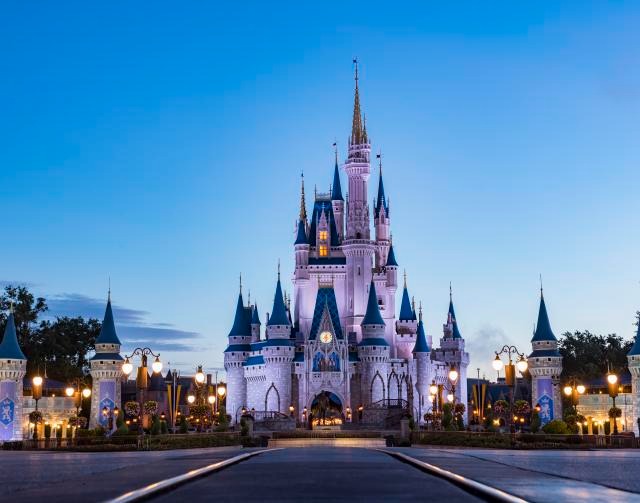 El VIDEO viral de cinco mujeres que se enfrentaron a puñetazos en un parque de Disney