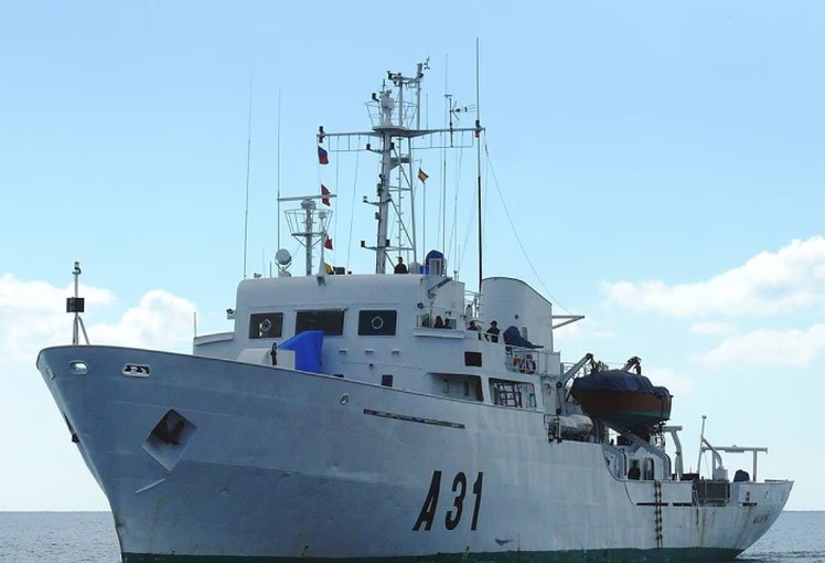 Marina británica informa de ataque con “proyectil” contra un barco frente a costa yemení