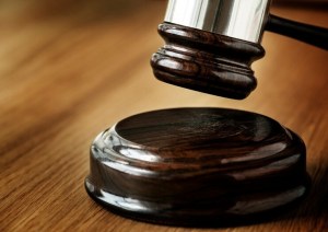 Acusó a su marido de obligarla a mantener “relaciones sexuales antinatura” y el juez desestimó la demanda