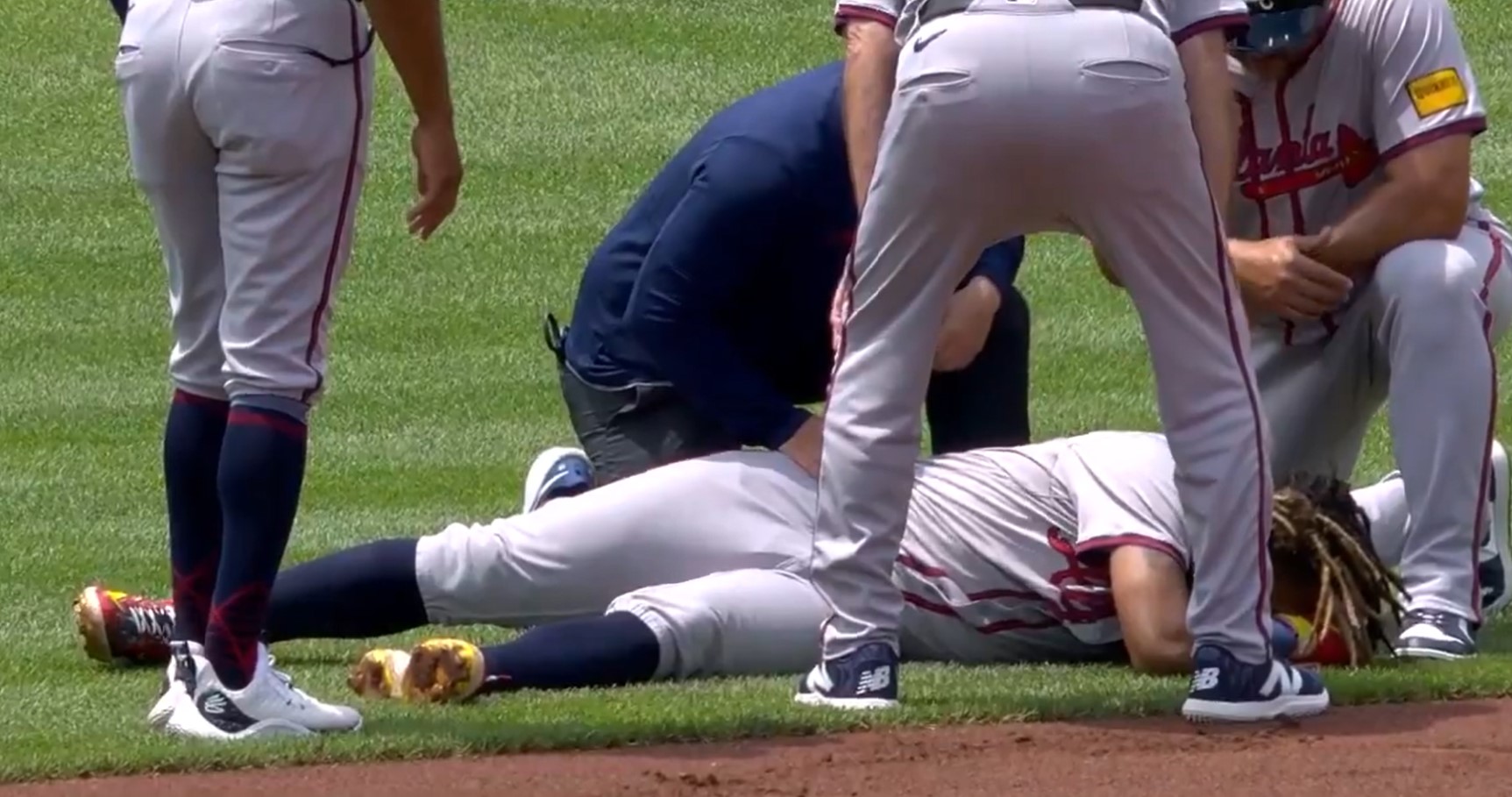 ¿Cuánto tiempo podría llevarle a Ronald Acuña Jr. recuperarse de su lesión?