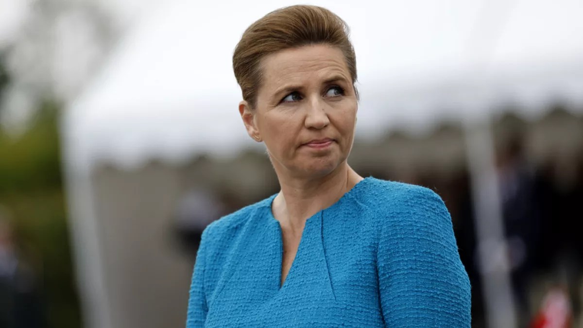Primera ministra danesa, diagnosticada con “latigazo cervical leve” tras sufrir agresión