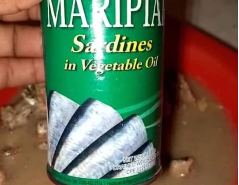 La “sorpresita” que encontraron al abrir una lata de sardinas que llegó en la bolsa Clap (GUÁCALA)