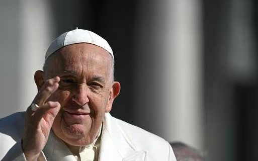 El papa Francisco llega a la cumbre del G7 para una participación histórica