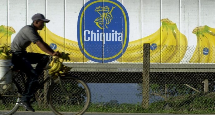 Justicia de EEUU halla responsable a bananera Chiquita de financiar a paramilitares en Colombia