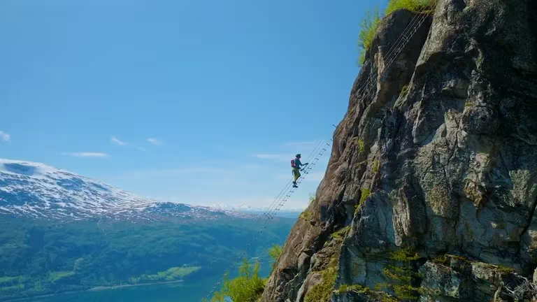 Noruega inauguró una impresionante escalera flotante “no apta para miedosos”